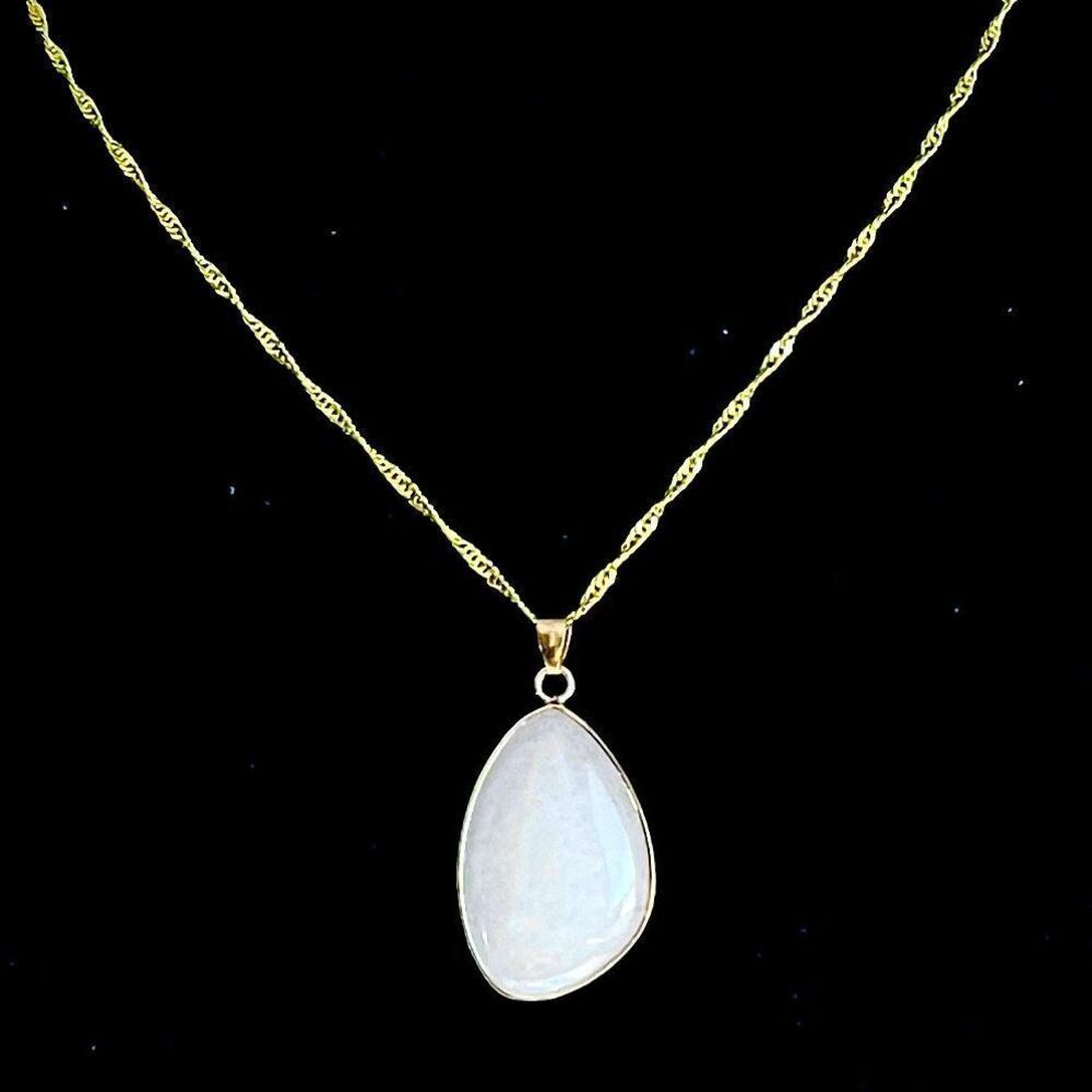 BAL Beautiful white Jade Gem & 18k Gold